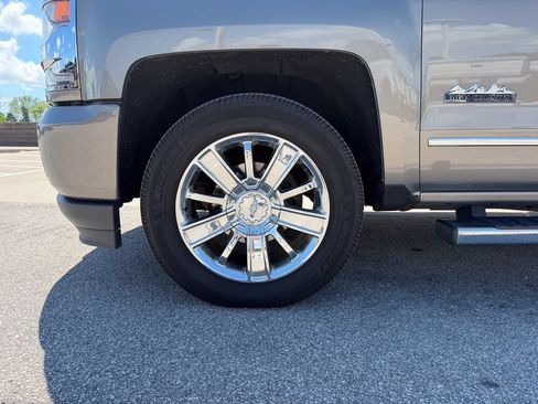 Used 2017 Chevrolet Silverado 1500 High Country AWD/4WD image 36
