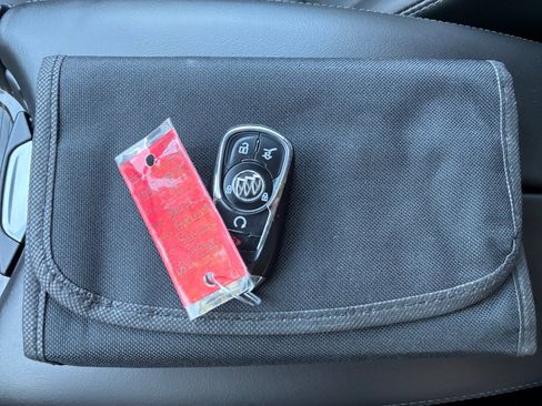 Used 2019 Buick Envision Essence FWD image 33