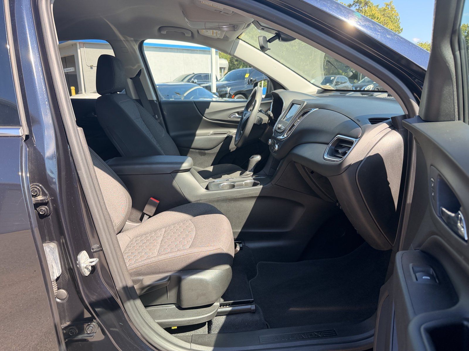 Used 2020 Chevrolet Equinox LT FWD image 32