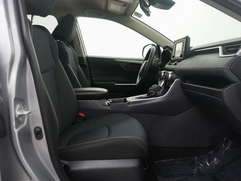 Used 2020 Toyota RAV4 LE image 11