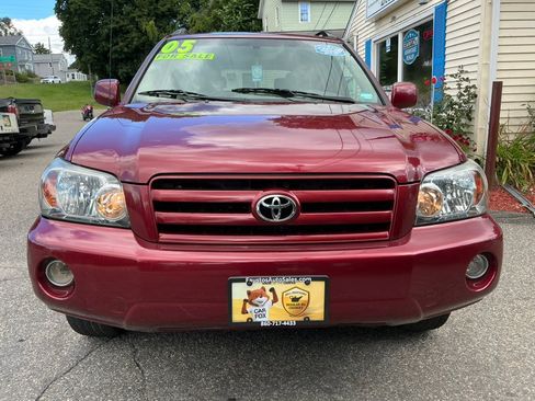 Used 2005 Toyota Highlander 4WD V6 w/ Appearance Pkg image 3