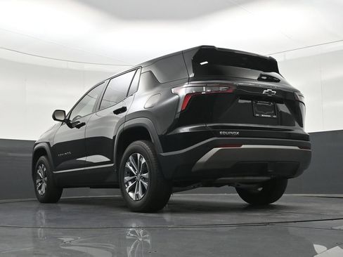 Used 2025 Chevrolet Equinox LT w/ Safety and Technology Package FWD image 26