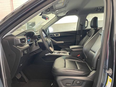 Used 2023 Ford Explorer XLT w/ Equipment Group 202A RWD image 10
