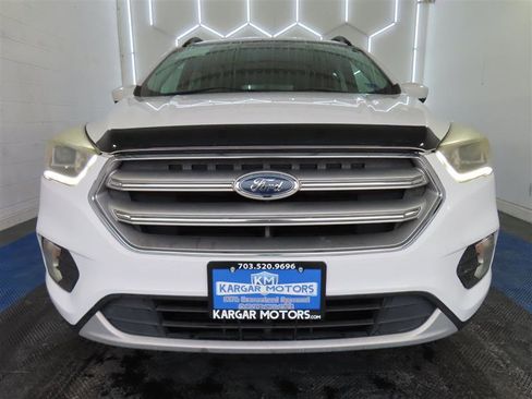 Used 2017 Ford Escape SE w/ Equipment Group 201A image 2