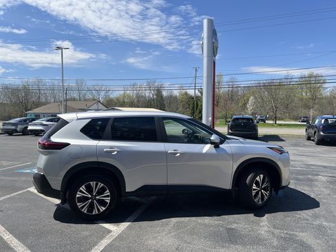 Used 2023 Nissan Rogue SV AWD/4WD image 9