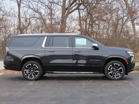 New 2026 Chevrolet Suburban Premier image 2