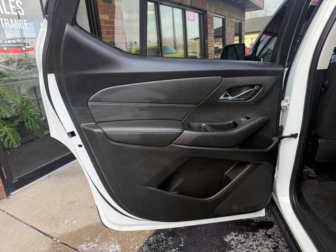 Used 2020 Chevrolet Traverse LT image 20