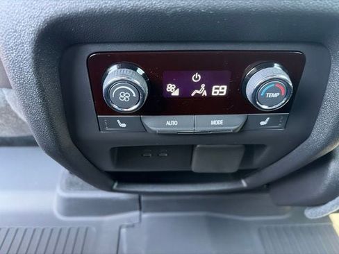 Used 2025 Chevrolet Traverse RS AWD/4WD image 20