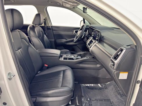 Used 2021 Kia Sorento S image 14