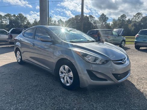 Used 2016 Hyundai Elantra SE image 9
