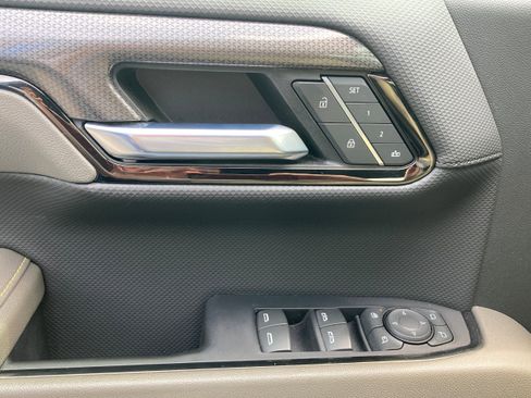 Used 2022 Chevrolet Silverado 1500 ZR2 w/ Technology Package image 25