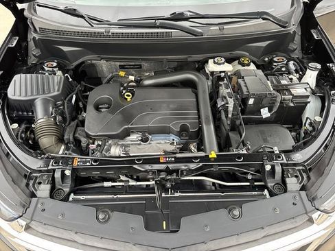 Used 2023 Chevrolet Equinox LS image 33