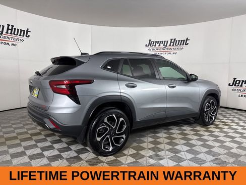 Used 2025 Chevrolet Trax RS w/ Sunroof Package image 6