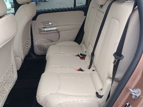 Used 2023 Mercedes-Benz GLB 250 4MATIC image 3