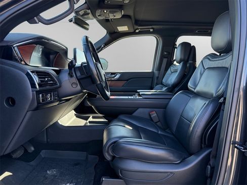 Used 2024 Lincoln Navigator L Reserve image 10