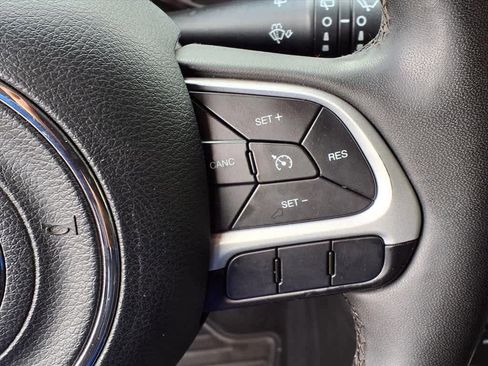 Used 2018 Jeep Renegade Latitude image 18