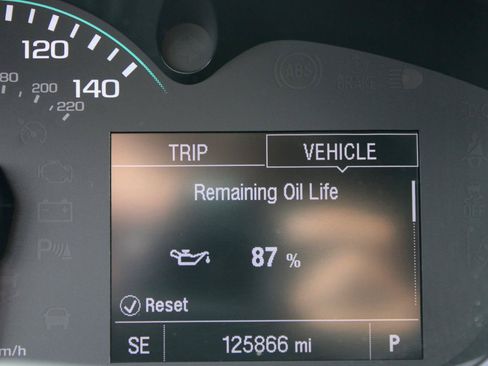 Used 2018 Chevrolet Trax LT w/ LT Convenience Package AWD/4WD image 23