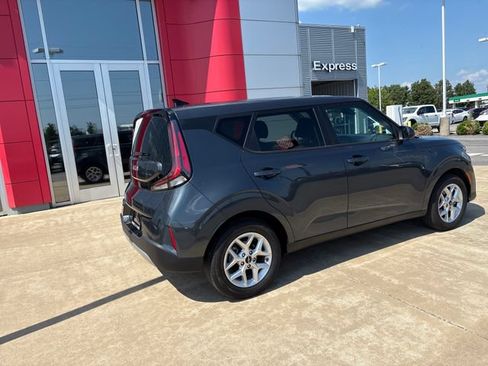 Used 2025 Kia Soul LX FWD image 5