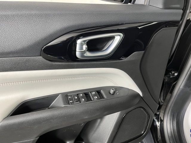 Used 2026 Jeep Compass Limited AWD/4WD image 16