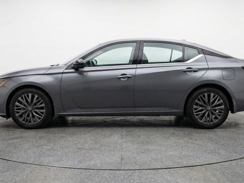 Used 2025 Nissan Altima 2.5 SV FWD image 4