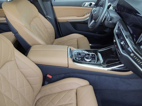 Certified 2025 BMW X7 xDrive40i w/ Executive Package AWD/4WD image 9