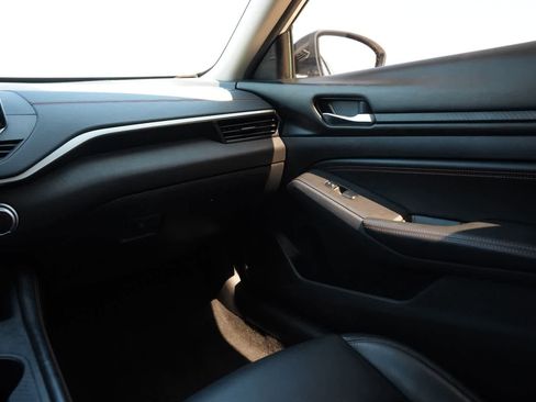 Used 2019 Nissan Altima 2.5 SR w/ SR Premium Package image 8