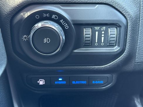 Used 2022 Jeep Wrangler Unlimited Sahara AWD/4WD image 37