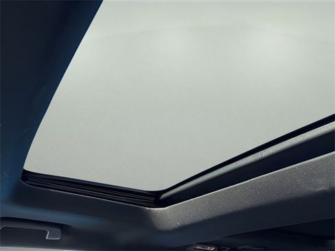 Used 2016 Ford Explorer XLT w/ Equipment Group 202A image 13