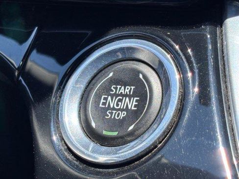Used 2024 Chevrolet Trax RS FWD image 33