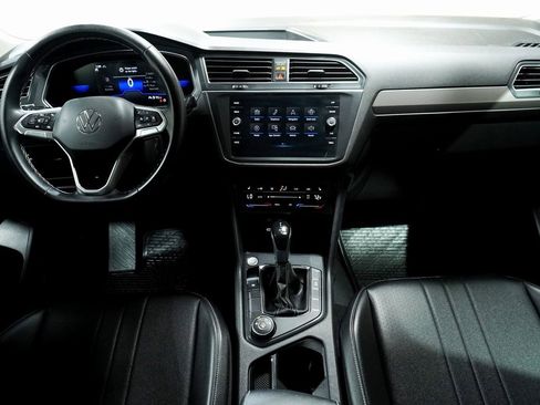 Used 2023 Volkswagen Tiguan SE image 13