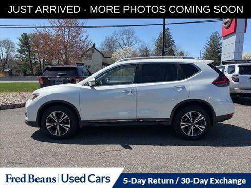 Used 2018 Nissan Rogue SL w/ Premium Package image 4