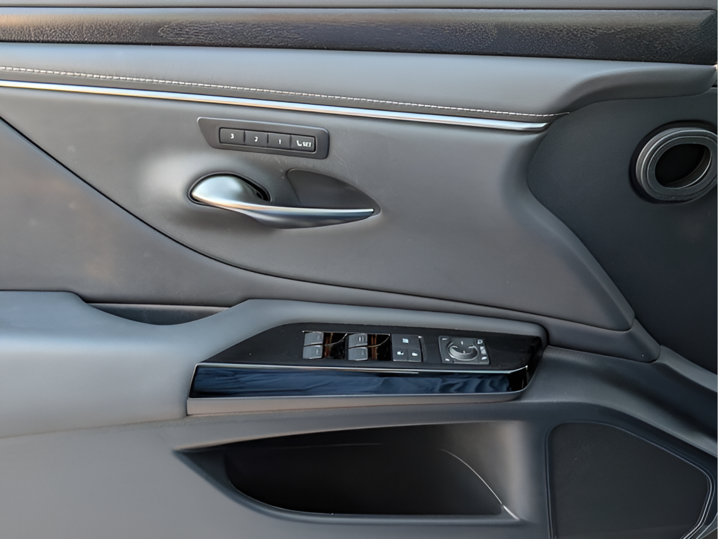 Certified 2024 Lexus ES 350 w/ Premium Package FWD image 28
