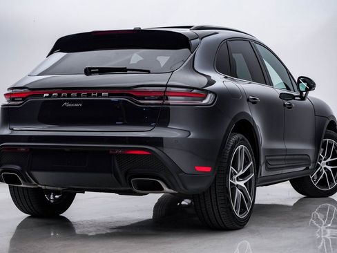 Certified 2025 Porsche Macan image 11