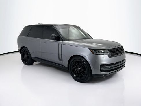 Used 2025 Land Rover Range Rover SE AWD/4WD image 3