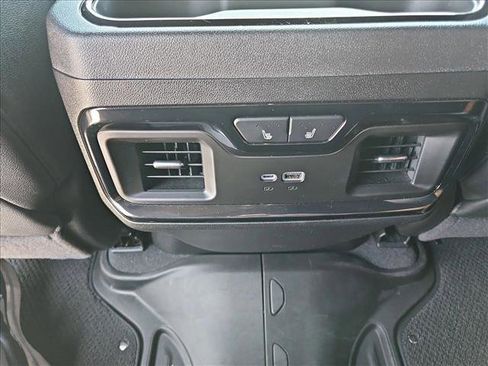Used 2024 GMC Sierra 1500 AT4 w/ Technology Package AWD/4WD image 18