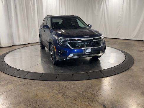 Certified 2025 Kia Seltos EX w/ EX Sunroof Package image 3