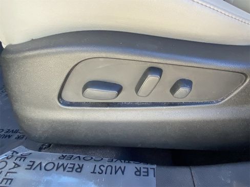 Used 2021 Cadillac XT4 Luxury w/ Cold Weather Package image 21