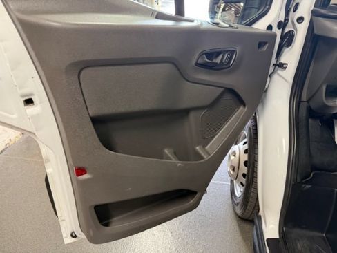 Used 2022 Ford Transit 350 DRW RWD image 8
