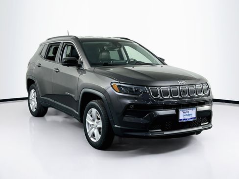 Used 2022 Jeep Compass Latitude w/ Convenience Group AWD/4WD image 3