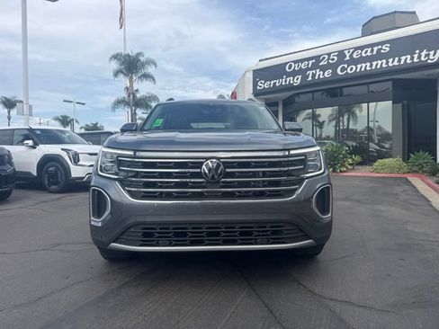 Used 2024 Volkswagen Atlas SE AWD/4WD image 2
