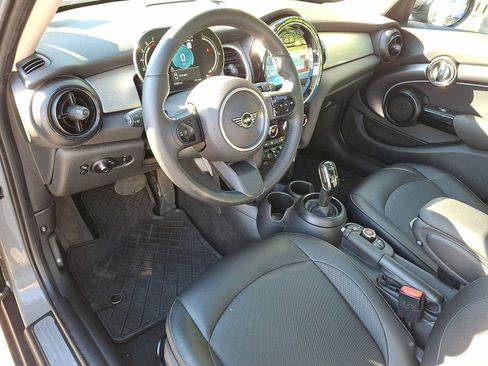 Used 2022 MINI Cooper 4-Door Hardtop FWD image 11