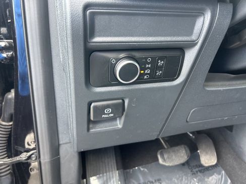 Used 2024 Ford Expedition XLT AWD/4WD image 38