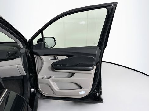 Used 2019 Honda Pilot Touring image 34