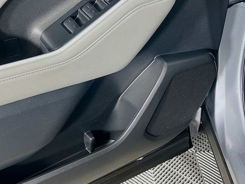 Used 2024 Toyota Highlander XLE image 18