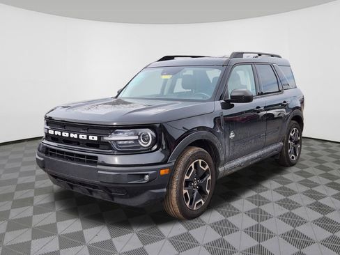 Used 2021 Ford Bronco Sport Outer Banks w/ Outer Banks Package (96D) image 2