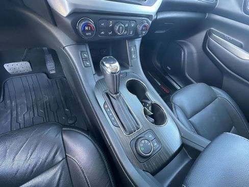 Used 2019 GMC Acadia SLT image 16