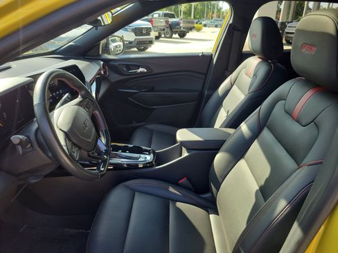 Used 2024 Chevrolet Trax RS w/ Sunroof Package FWD image 22