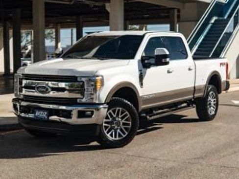 Used 2017 Ford F250 King Ranch w/ FX4 Off-Road Package image 2