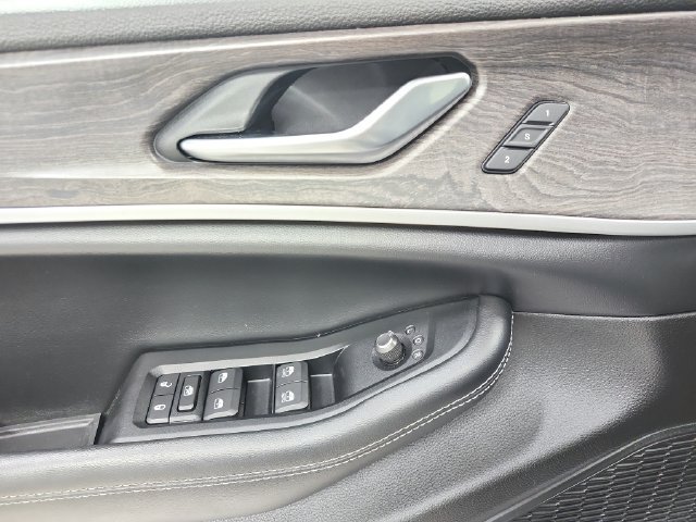 Used 2023 Jeep Grand Cherokee Limited AWD/4WD image 34