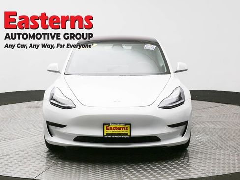 Used 2019 Tesla Model 3 Standard Range image 2